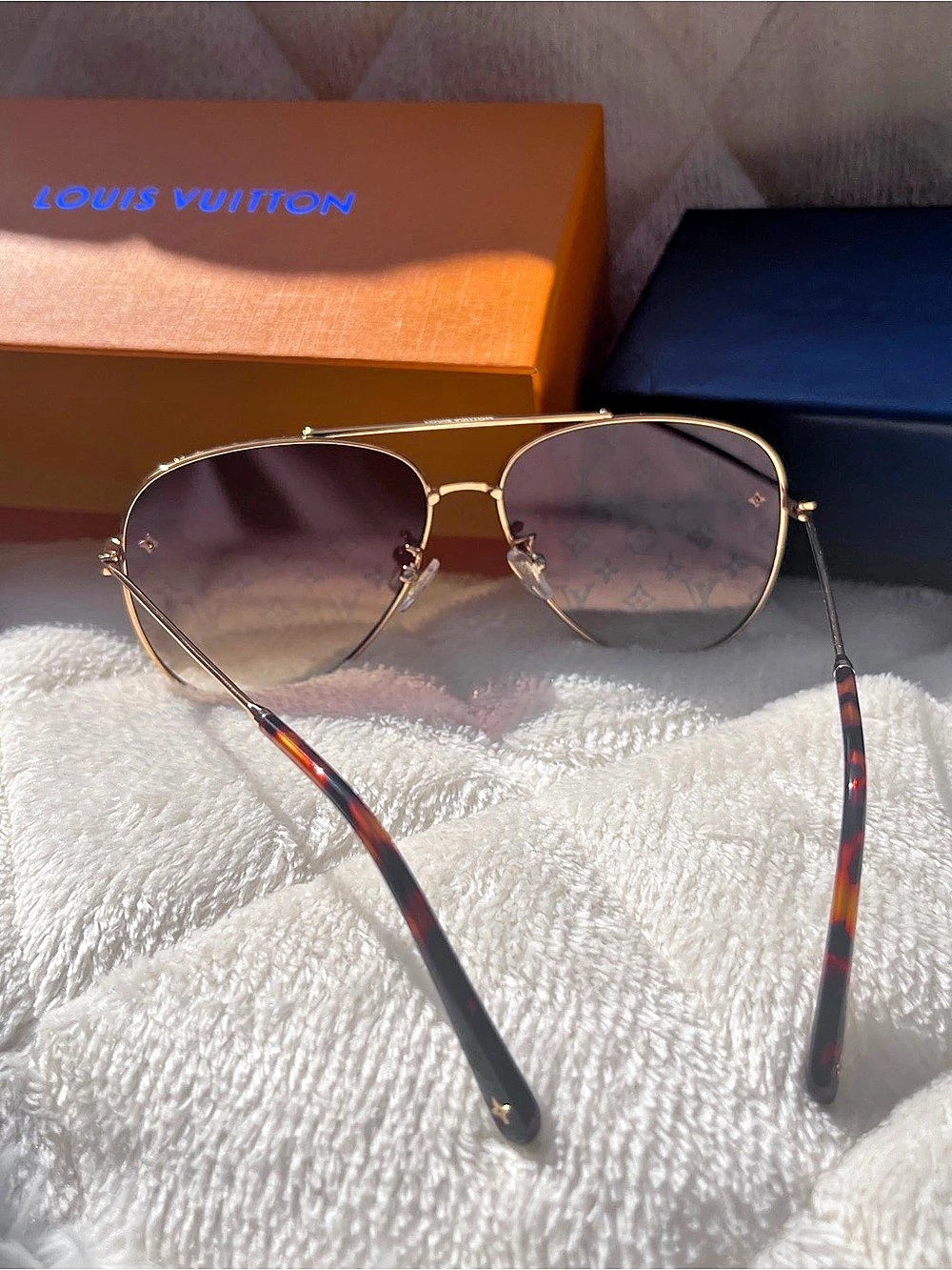 Louis Vuitton The LV Pilot Gold Aviator Sunglasses Like New